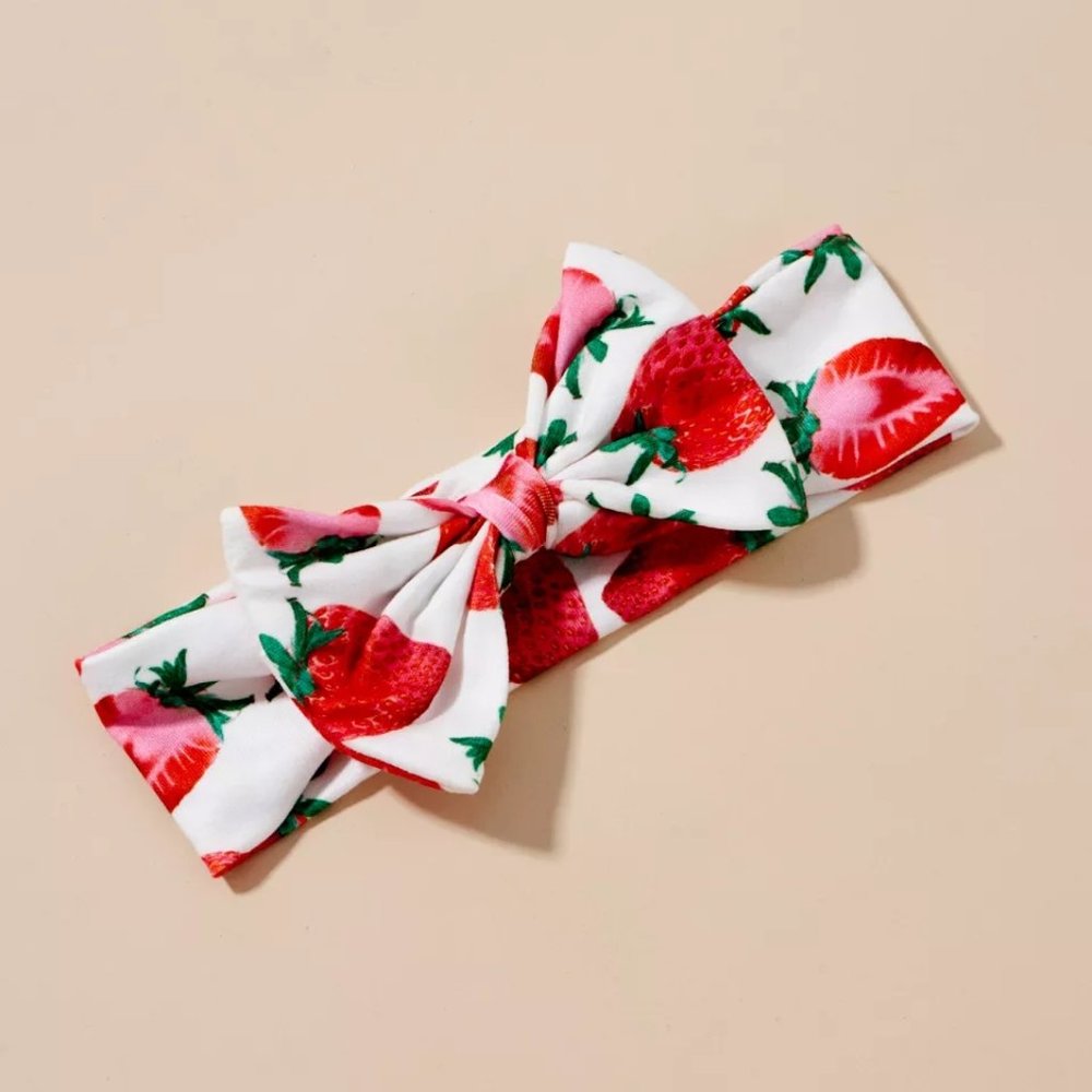 Baby Girls Strawberry 'Berry Cute" Bubble Shorts Outfit Set - Picture 2 of 5
